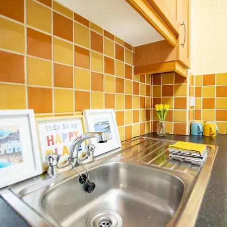 Apartment 2 Bed Apartment, Sleeps 6 *