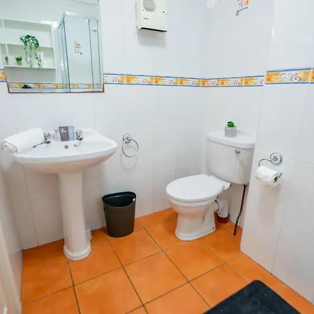 2 Bed Apartment, Sleeps 6 Apartment Galway