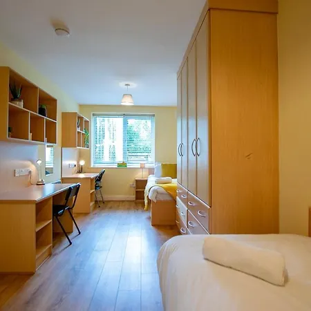 Apartment 2 Bed Apartment, Sleeps 6 *