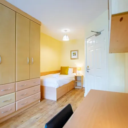 2 Bed Apartment, Sleeps 6