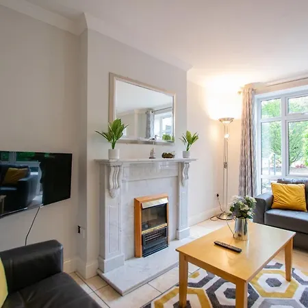 Apartment 2 Bed Apartment, Sleeps 6