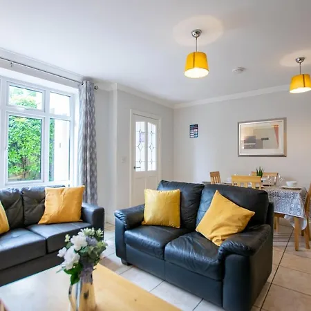 Apartment 2 Bed Apartment, Sleeps 6