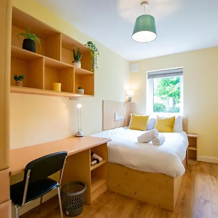 Apartment 2 Bed Apartment, Sleeps 6 *