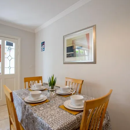 2 Bed Apartment, Sleeps 6