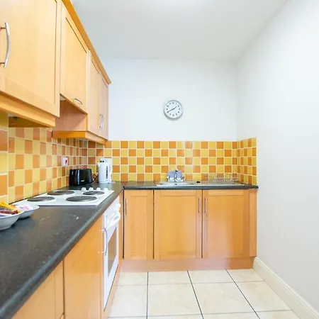 Apartment 2 Bed Apartment, Sleeps 6