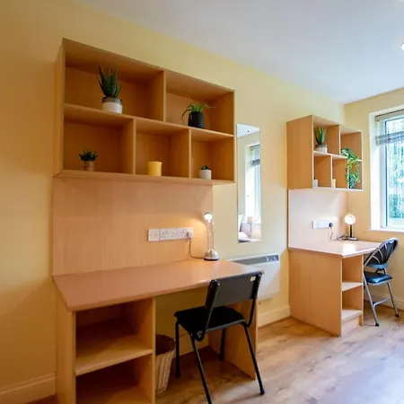 2 Bed Apartment, Sleeps 6 Apartment *