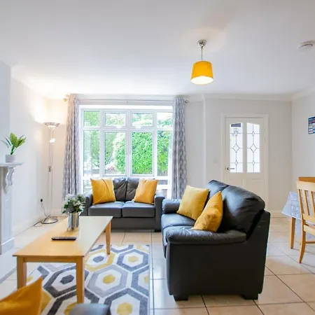 Apartment 2 Bed Apartment, Sleeps 6